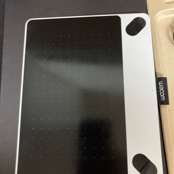 Wacom Intuos Creative Pen Tablet - Picture 3 of 7